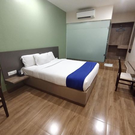 Hotel Ocean Suites Mumbai Exteriör bild